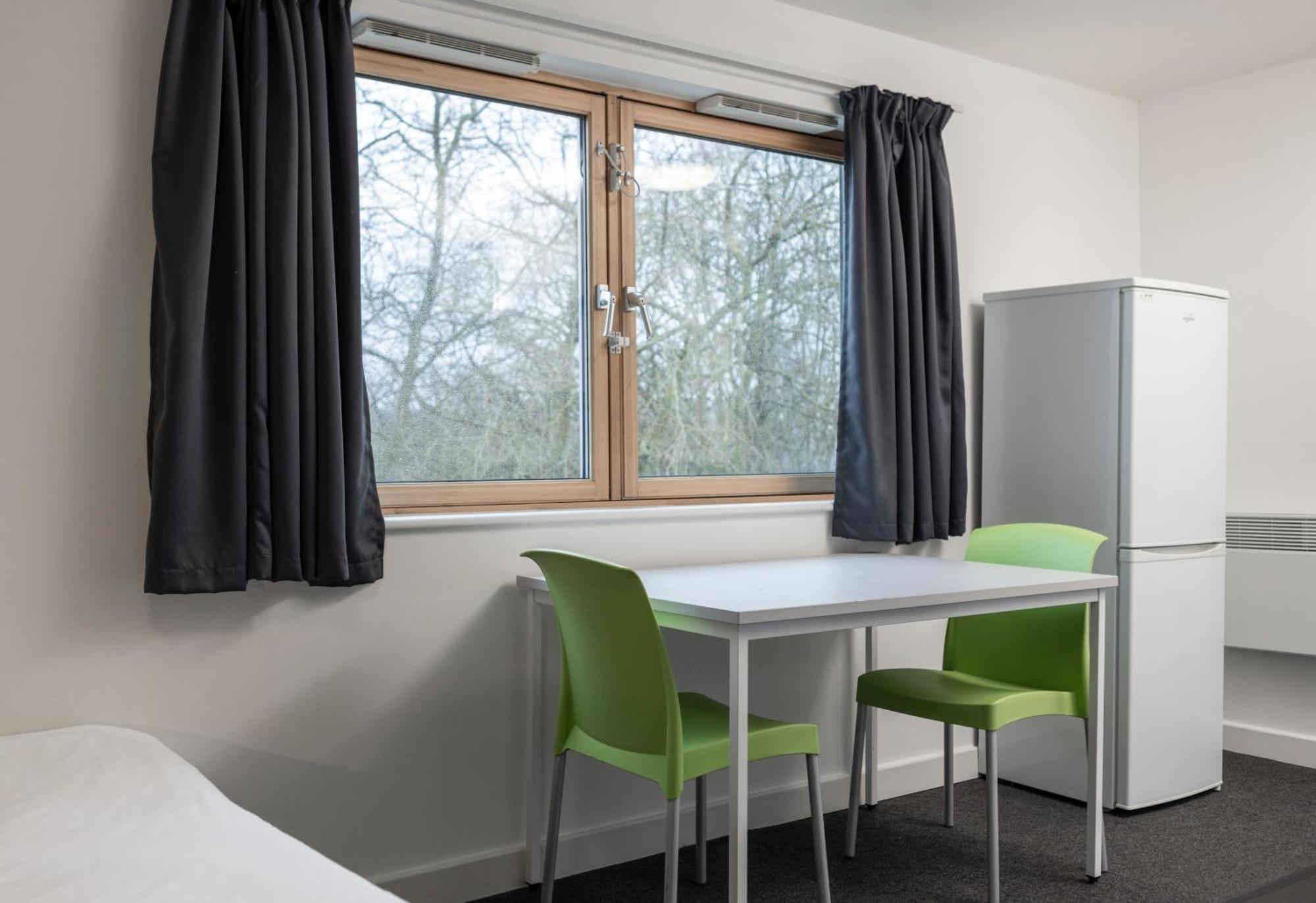 Wenlock Court Aparthotel Luton  Exterior photo